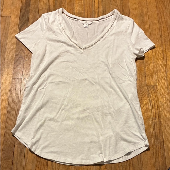 Elegant White V-Neck Short Sleeve Top - Picture 1 of 7